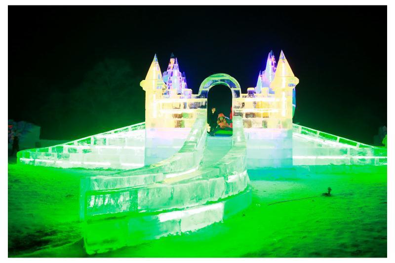 冬季来吉林市雾凇岛赏雾凇看冰灯 置身其中犹