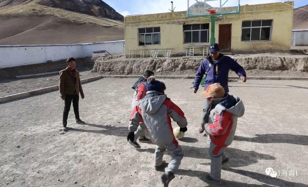 视频《瓦河村小学送书实录》│年末,一点点总结
