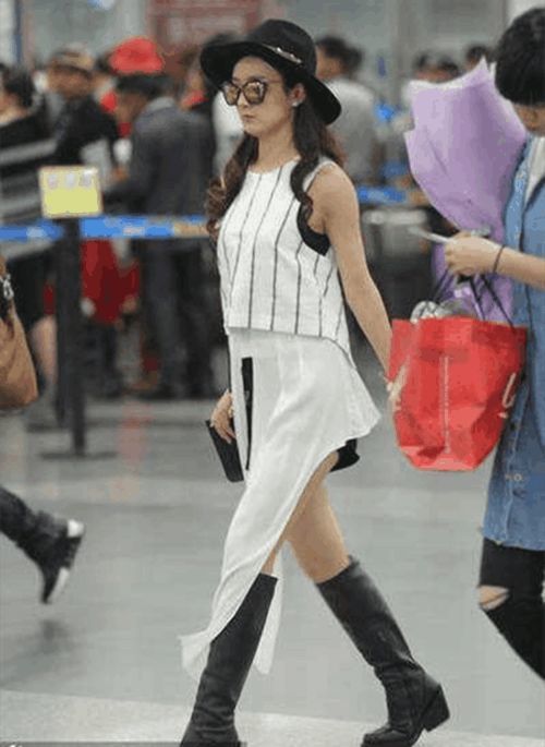 从赵丽颖的机场照就能看出她为啥会红,敢这样