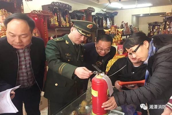 岳塘消防开展消防知识培训 为农民工撑起平安