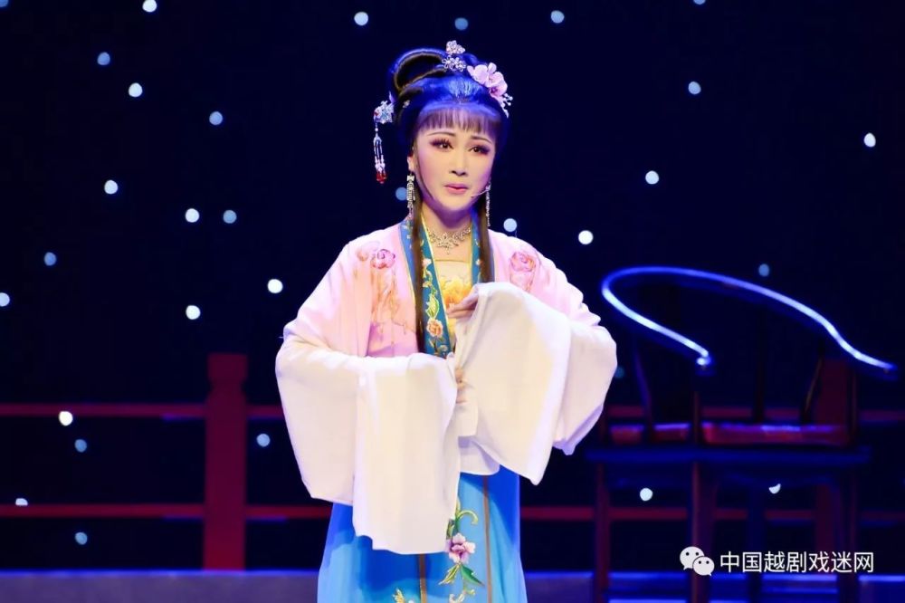 杨文蔚合作《玉堂春·游园初遇》,开启专场演出 戚派和毕派是已故越剧