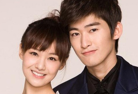 张翰郑爽分手后首同台含泪相拥,张翰6字评价郑