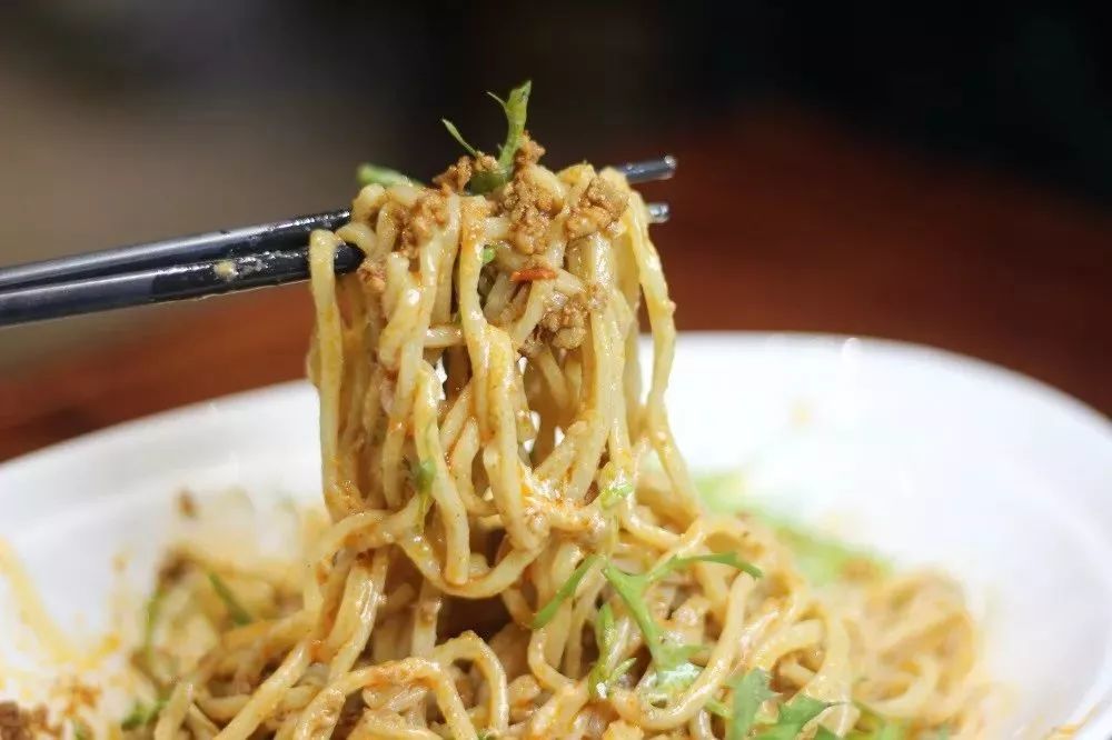 成都人都挤在拉面竞技馆!为了7家面店,40多碗