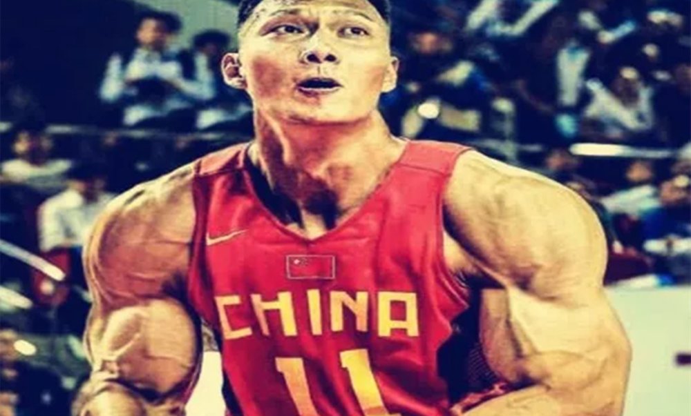 对阵日本差点摇断篮筐,易建联生涯那些狂暴的