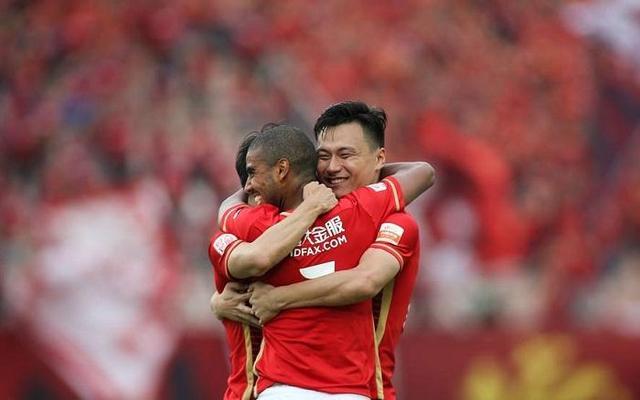 自掏腰包给贫困孩子交学费,搞青训亏了几十万