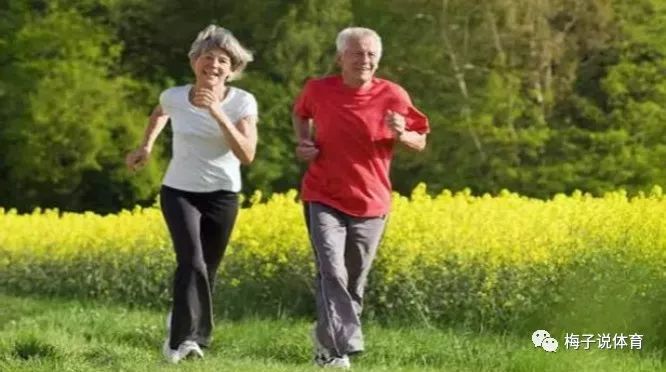每天跑步几公里对膝盖有损伤吗?尤其是老年人