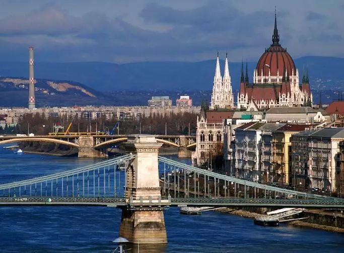 2018最新免签国家清单,中国护照再升值!白本也