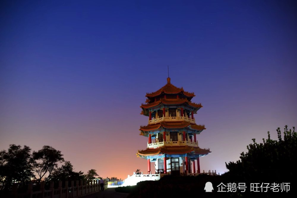 青岛西海岸老黄岛的夜景,拍摄地点北海公园"观涛阁"