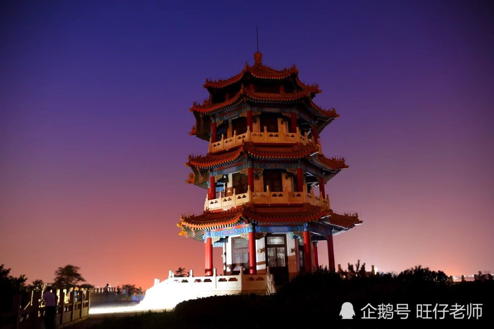 青岛西海岸老黄岛的夜景,拍摄地点北海公园"观涛阁"