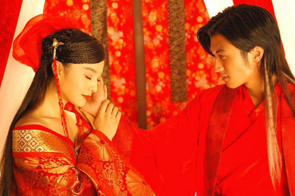 天刀婚纱_洛天依图片婚纱(3)