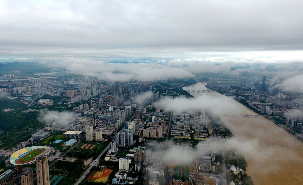 这座城市享有世界第一天然大盆景美誉,工业发