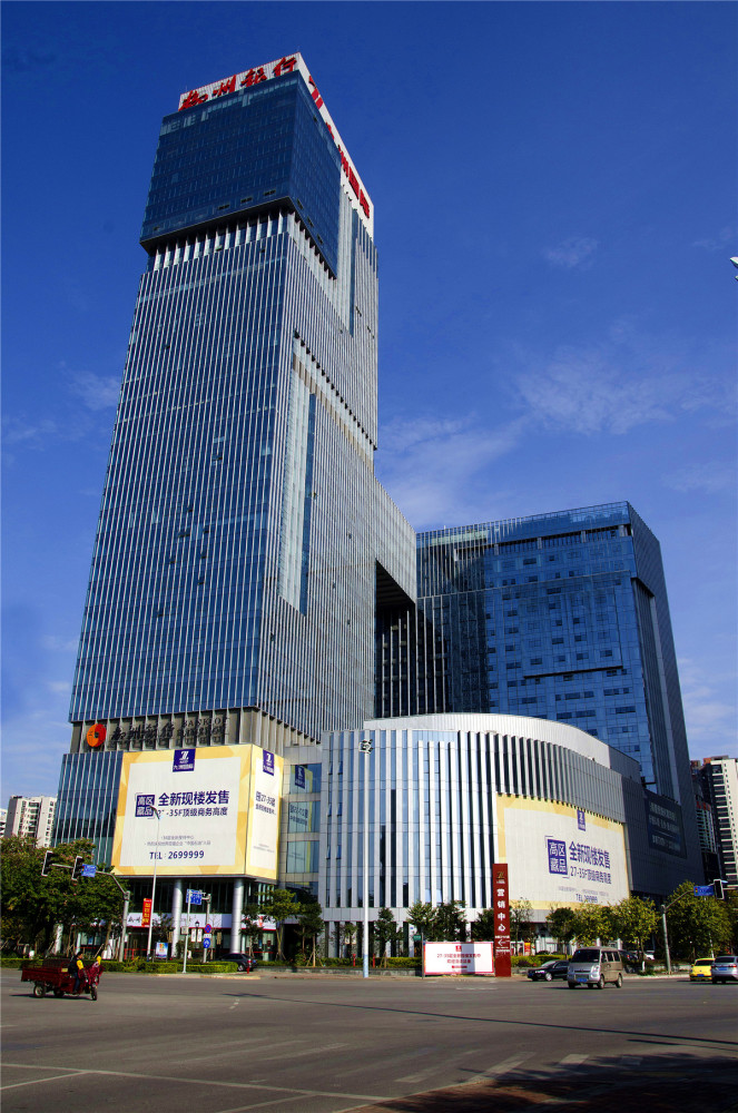 这座城市享有世界第一天然大盆景美誉,工业发