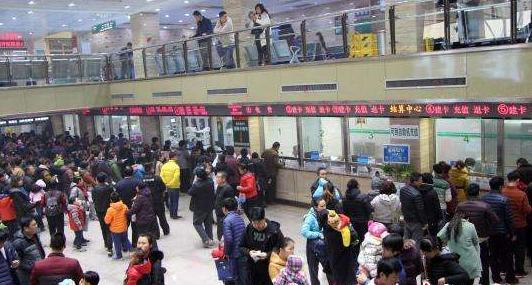 双病毒再次来袭,儿科门诊已累瘫排队近8小时家