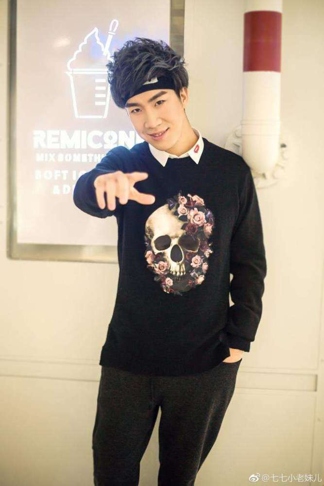 LOL主播骚男弟弟叫驴肉外卖汤,喝完头晕恶心