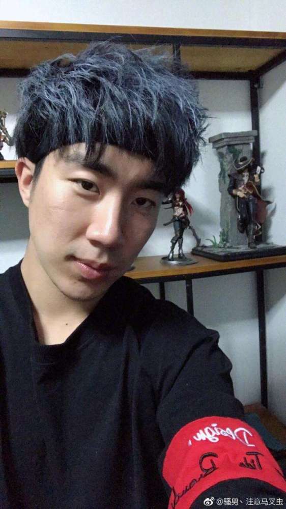 LOL主播骚男弟弟叫驴肉外卖汤,喝完头晕恶心