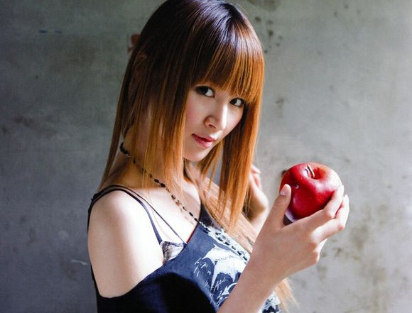 女声优小林优宣布与一般男性结婚 明坂聪美哭求安慰