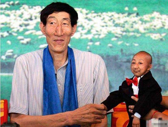 中国第一巨人鲍喜顺:57岁结婚,婚后一年有了孩子