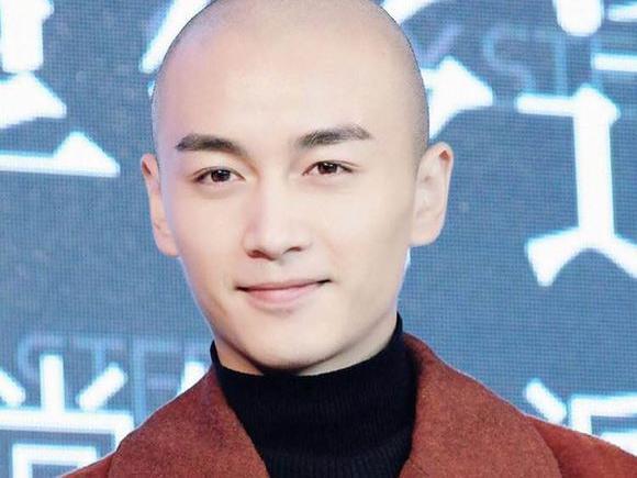 吴彦祖 男神自不必多说! 张国荣 哥哥的气质不论什么发型都hold住!