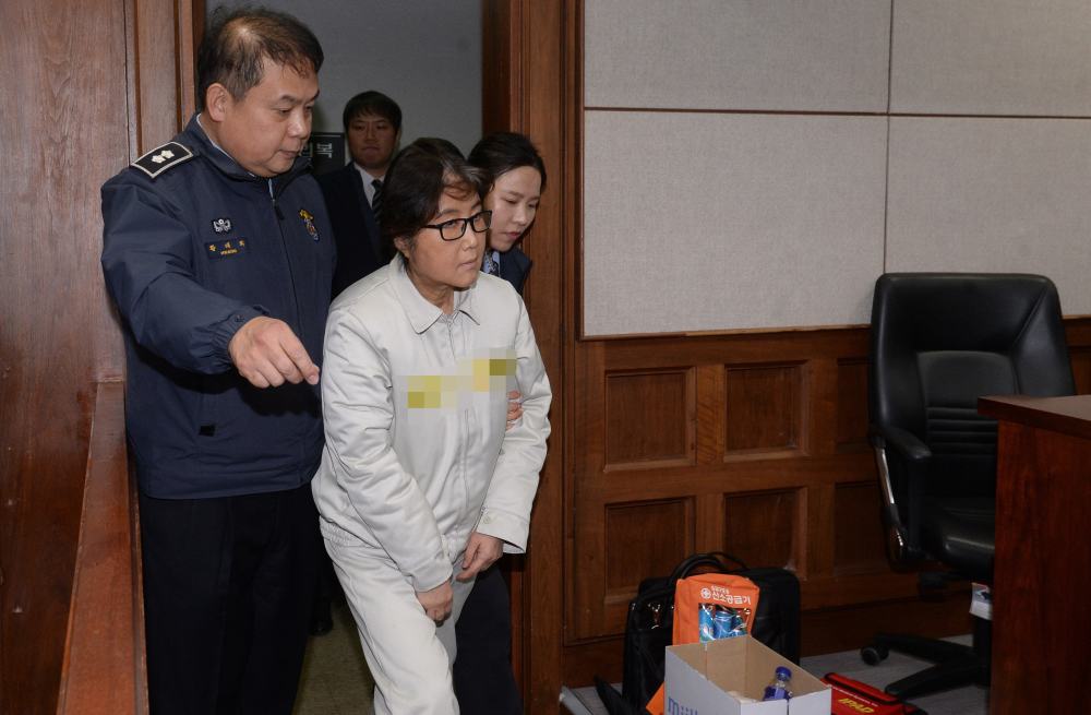 崔顺实竟把女儿告上了法庭，这剧情比韩剧还曲折 - 1