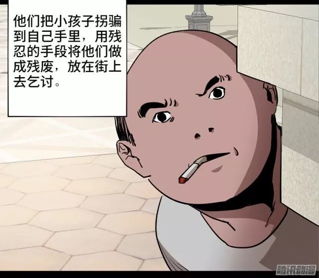 人性漫画:油腻光头大叔悄悄尾随残疾人,所作所为让人心寒