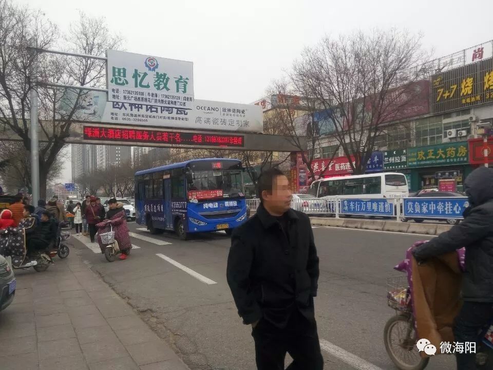 海阳市人民医院南门礼让行人斑马线栏杆今封闭