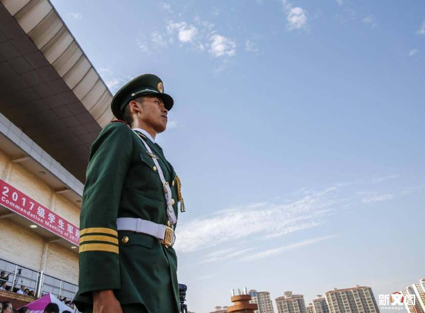 当兵站岗除了是军人的职责,还有一个理由是我