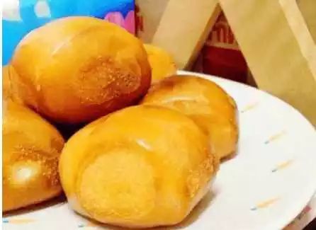 亲戚给6个月的宝宝喂大人食,孩子卡到脸发紫,