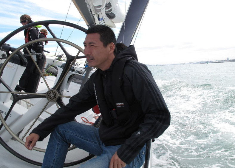 曾被老师批:像只死乌鸦挂在树杈上!原来元芳心