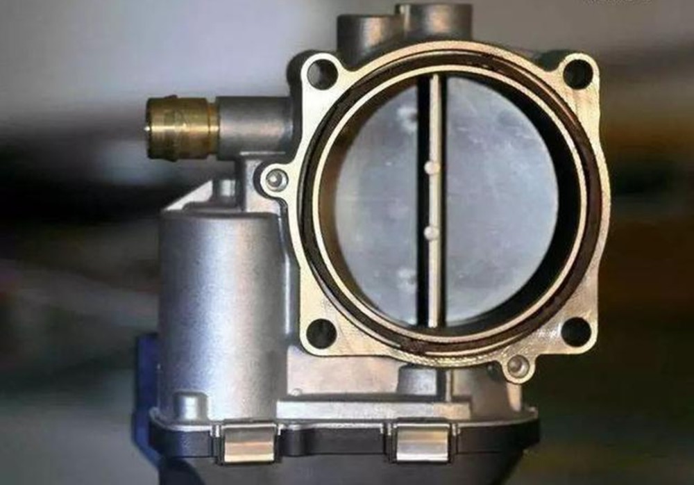 爱车节气门到底要不要清洗 得先看你那有没有