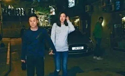 熊黛林离开郭富城后嫁入豪门,老公颜值、个头