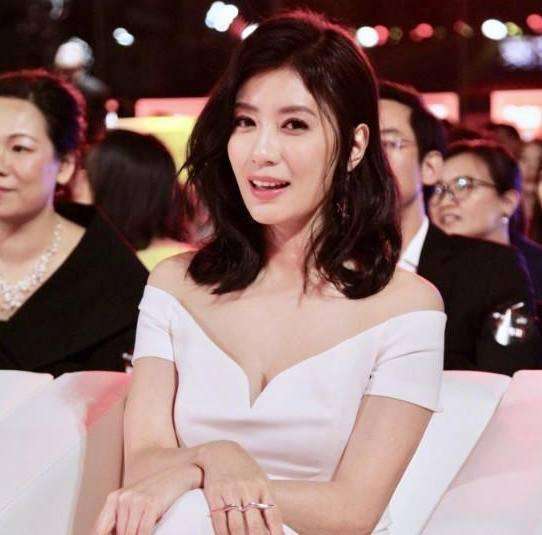 李英爱贾静雯当高龄二胎妈妈,吃月子餐有讲究