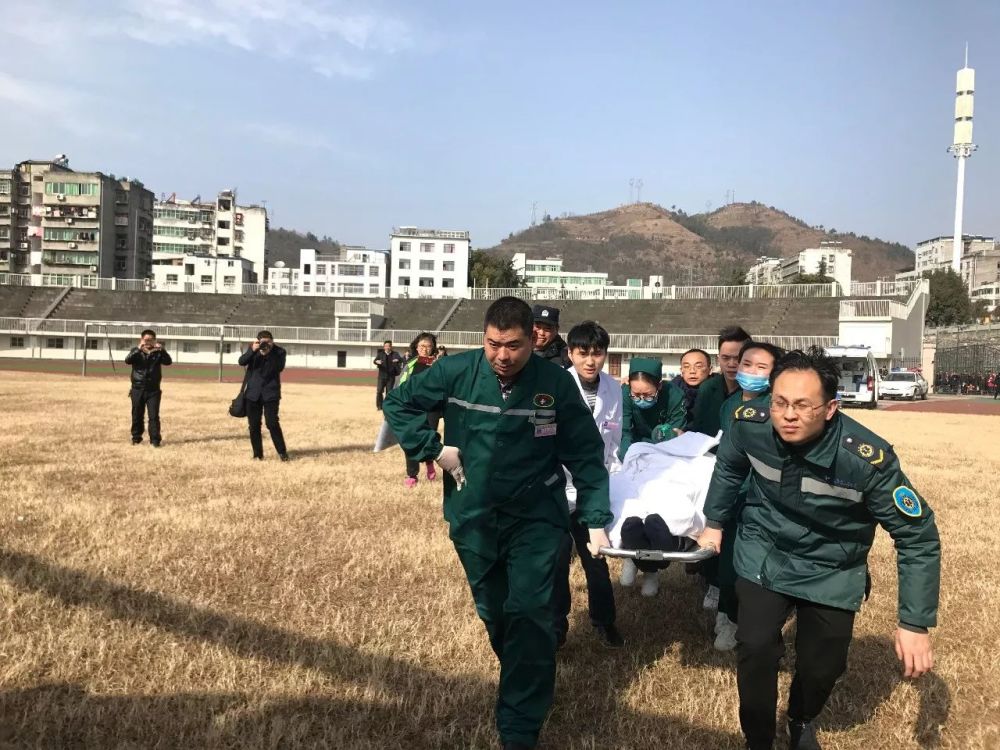 十堰竹山城突降直升机只为抢救一主动脉夹层病