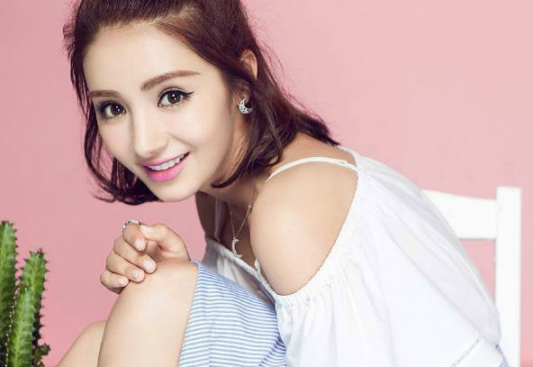 她是新疆最美的女星,娜扎热巴都不及她,没想到