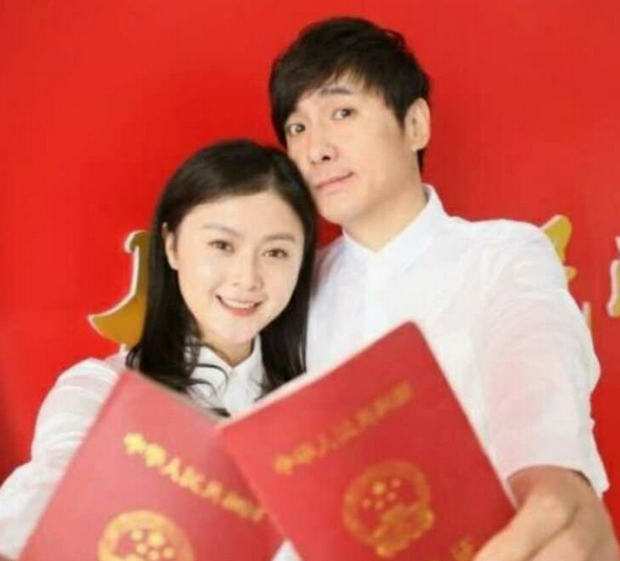 沈腾与妻子王琦近照,大家把注意力放在了最后一张