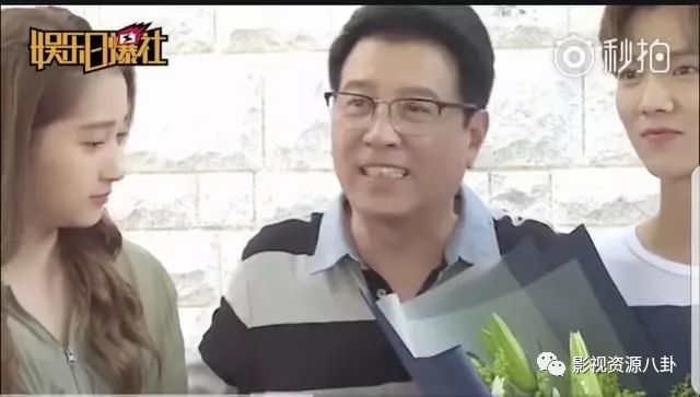 关晓彤鹿晗同居获女方父亲支持 关晓彤深夜索