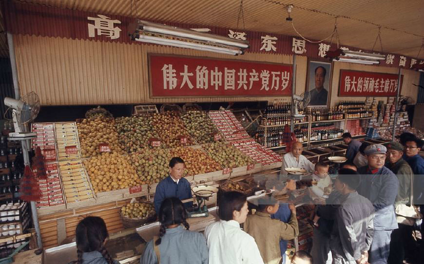 原来70年代中国是这样的,那时候生活虽不富裕,但人们淳朴善良