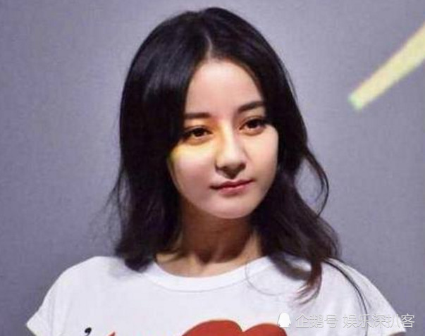 迪丽热巴在上海路演变身圆脸,旁边男生一脸嫌