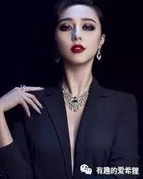 仕之美:用复古红唇妆容迎接2018年