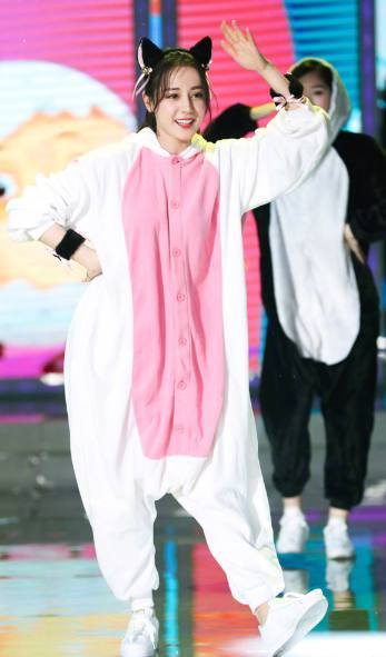 迪丽热巴在浙江卫视跳热舞,在湖南卫视跳萌舞