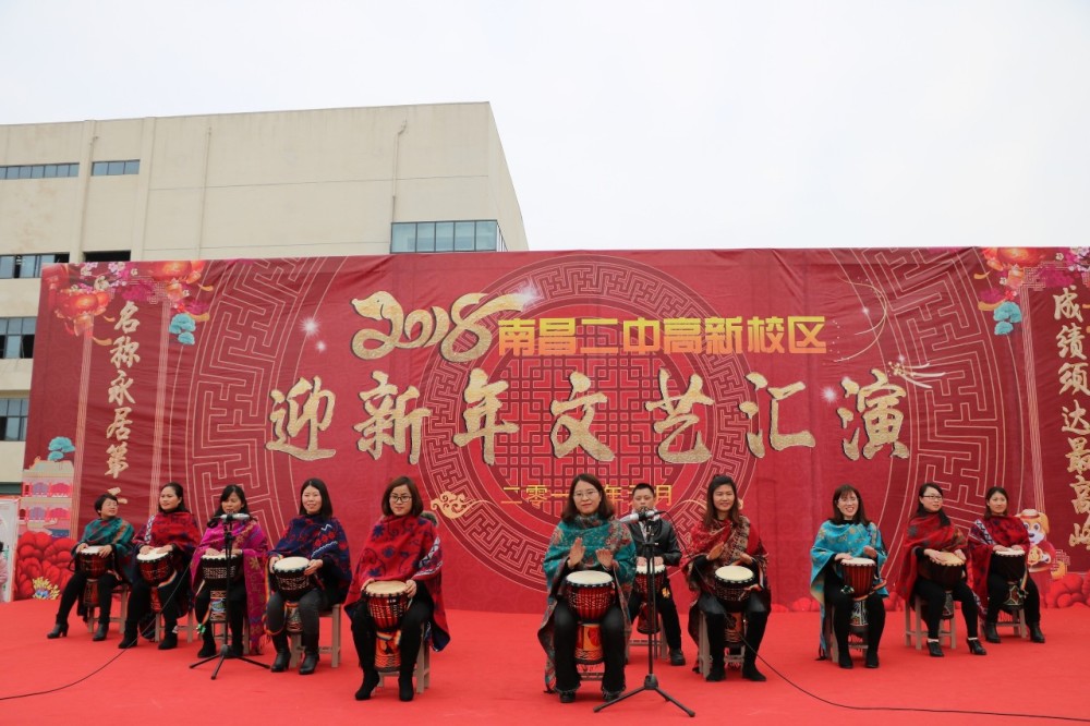 金鸡含笑,三尺讲台一颗红心伯乐在 玉犬朝阳,八