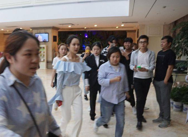 都说杨紫胖,婴儿肥,来看看最近照片,肥吗?胖吗