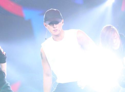 东方跨年节目单杨幂开场陈伟霆压轴,费玉清搭