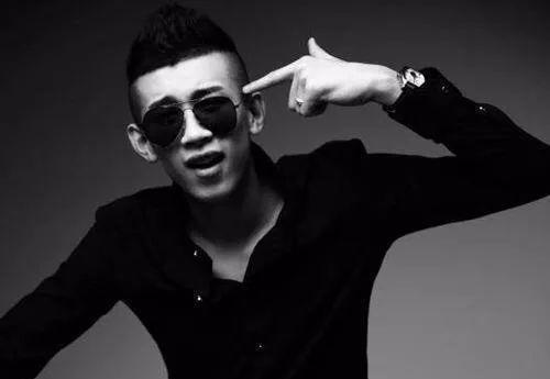 浙江卫视又捧MC天佑,花5百万邀请喊麦哥参