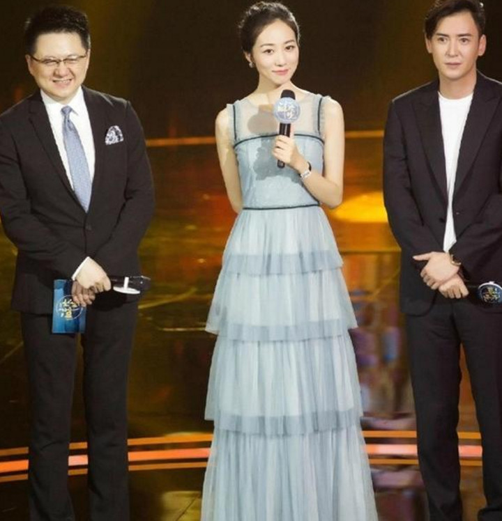 出道17年从不拍吻戏,韩雪8字霸气回应,胡歌夸