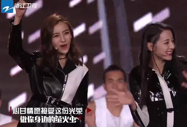 2018杨颖与前男友陈伟霆同台跨年,黄晓明这样