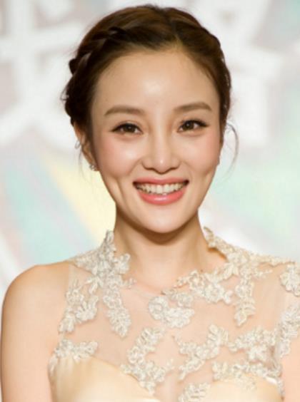 李小璐盛装参加活动,脸上凹陷出两个坑不能忍