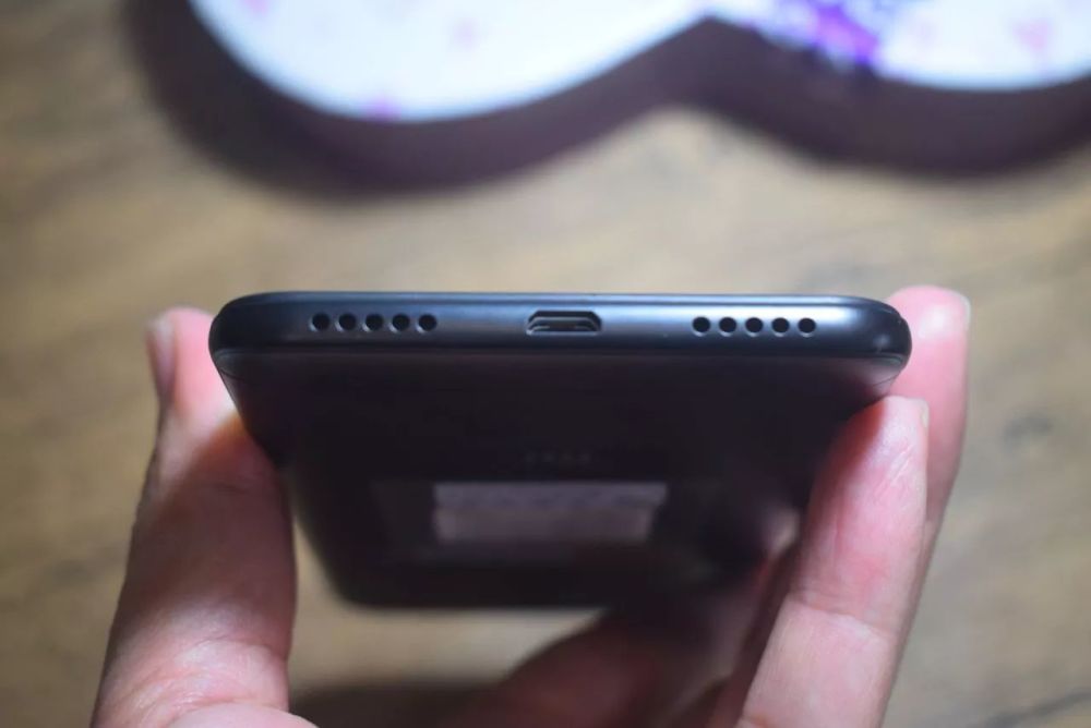 红米5 Plus:颜值为王,让千元机从此摆脱低价低