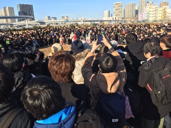 场面吓人！日本第一COSER遭遇无数阿宅包围