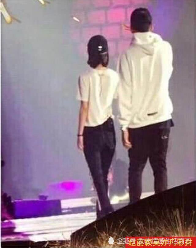 2018跨年晚会,赵丽颖吴亦凡戴情侣帽,网友:赵丽