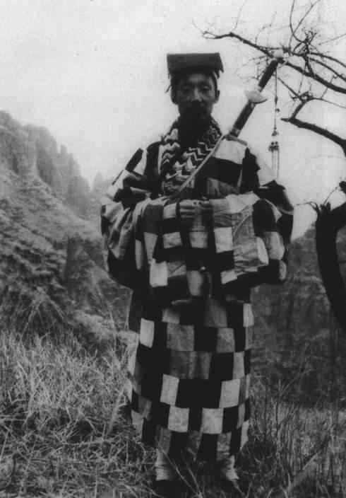 盛世和尚乱世道士,一张图告诉你,一手拿枪一